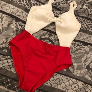 HOLLISTER ONE PIECE BATHING SUIT